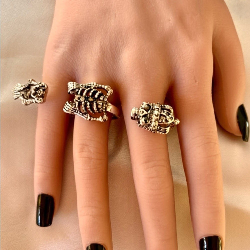 Skeleton Queen Multi-Finger Ring - Picture 8 of 16